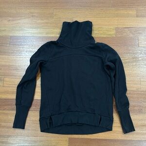 Alo black turtle neck sweater size medium